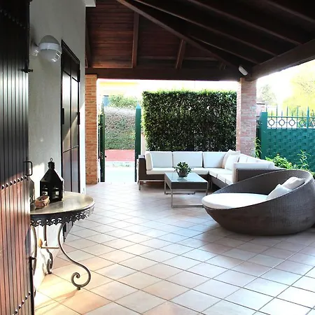 Casa Chinaski Bed & Breakfast 3*