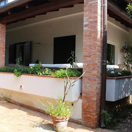 Casa Chinaski Bed & Breakfast 3*
