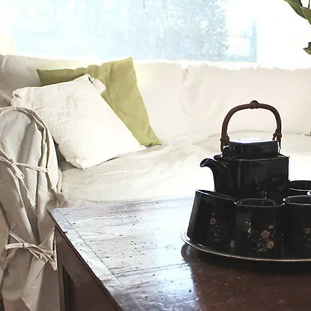 Casa Chinaski Bed & Breakfast