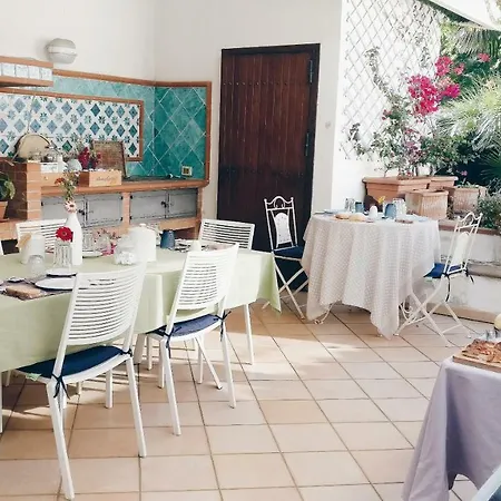 Casa Chinaski Монделло
